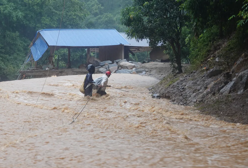 Mù Cang Chải tan hoang sau trận lũ lớn - Ảnh 4.