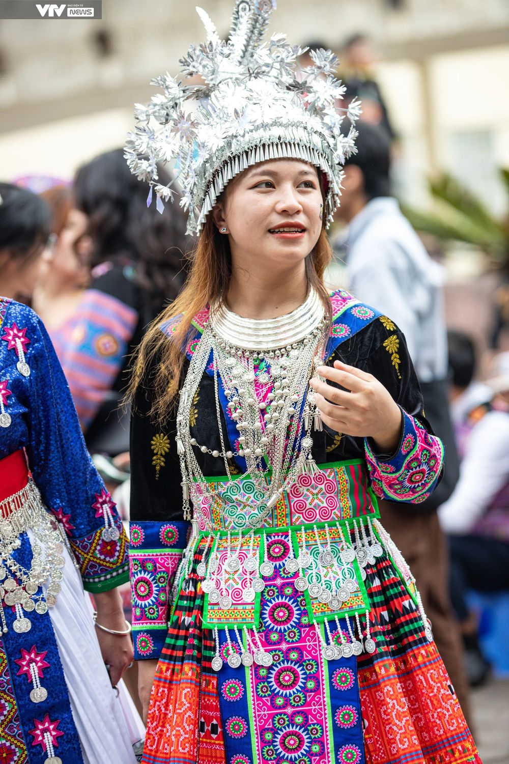 Ngắm dàn trai xinh, gái đẹp dân tộc Mông quy tụ giữa thủ đô Hà Nội - Ảnh 3.