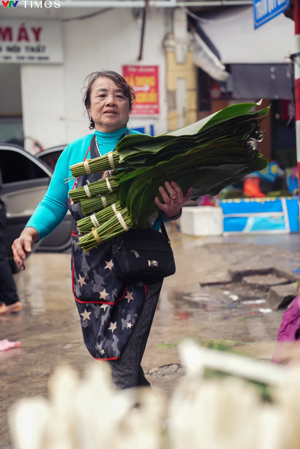 Hà Nội: Nhộn nhịp chợ lá dong ngày cận Tết - Ảnh 8.