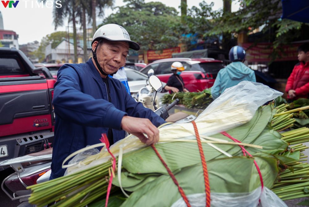 Hà Nội: Nhộn nhịp chợ lá dong ngày cận Tết - Ảnh 6.