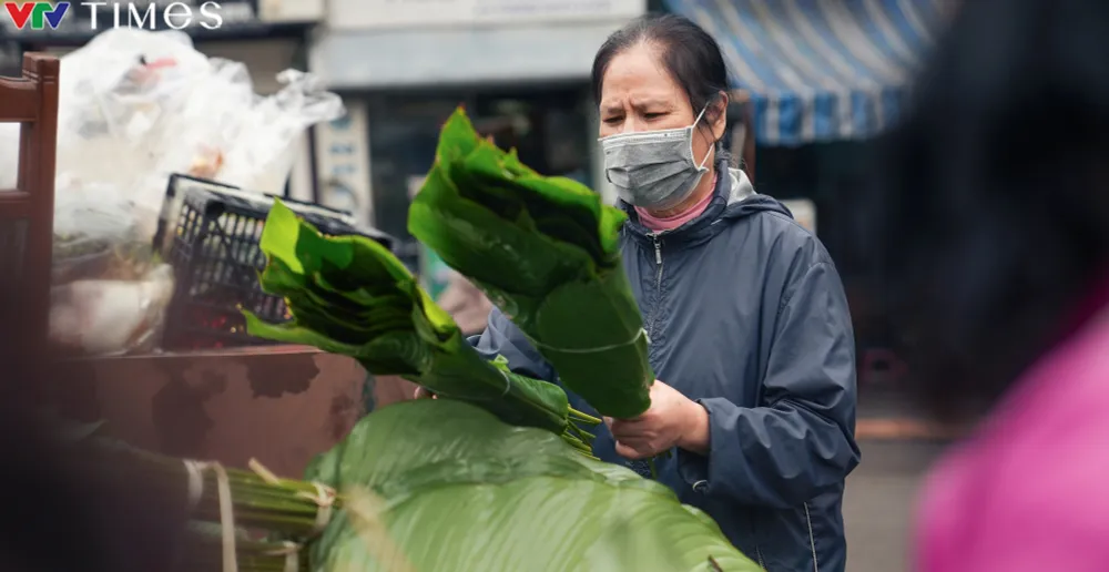 Hà Nội: Nhộn nhịp chợ lá dong ngày cận Tết - Ảnh 9.