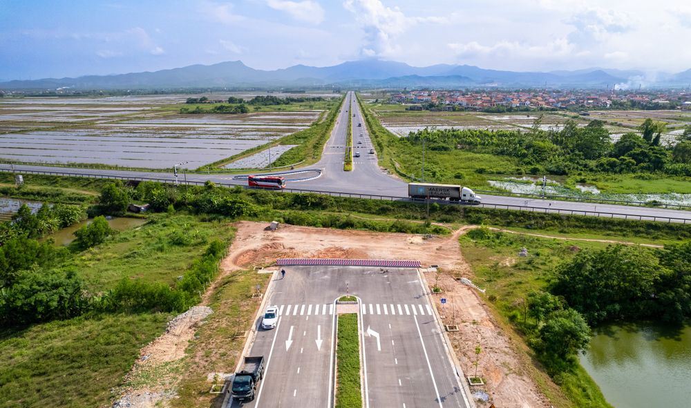 Quảng Bình: Đường trăm tỷ bị bỏ hoang do chưa được đấu nối - Ảnh 1.