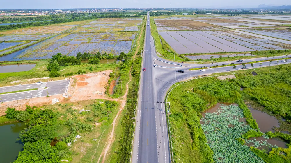 Quảng Bình: Đường trăm tỷ bị bỏ hoang do chưa được đấu nối - Ảnh 3.