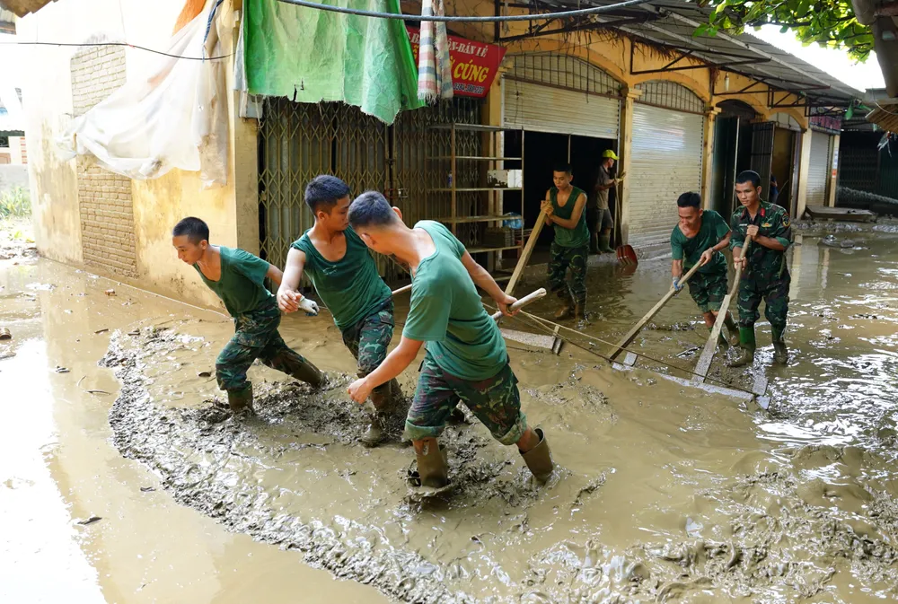 Nỗ lực khắc phục hậu quả, ổn định đời sống tại các vùng bão lũ - Ảnh 8.