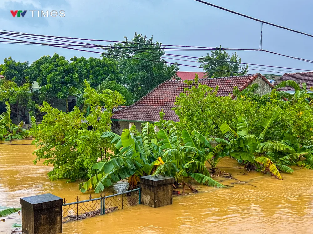 Nghĩa đồng bào giữa tâm lũ tại Quảng Bình - Ảnh 8.