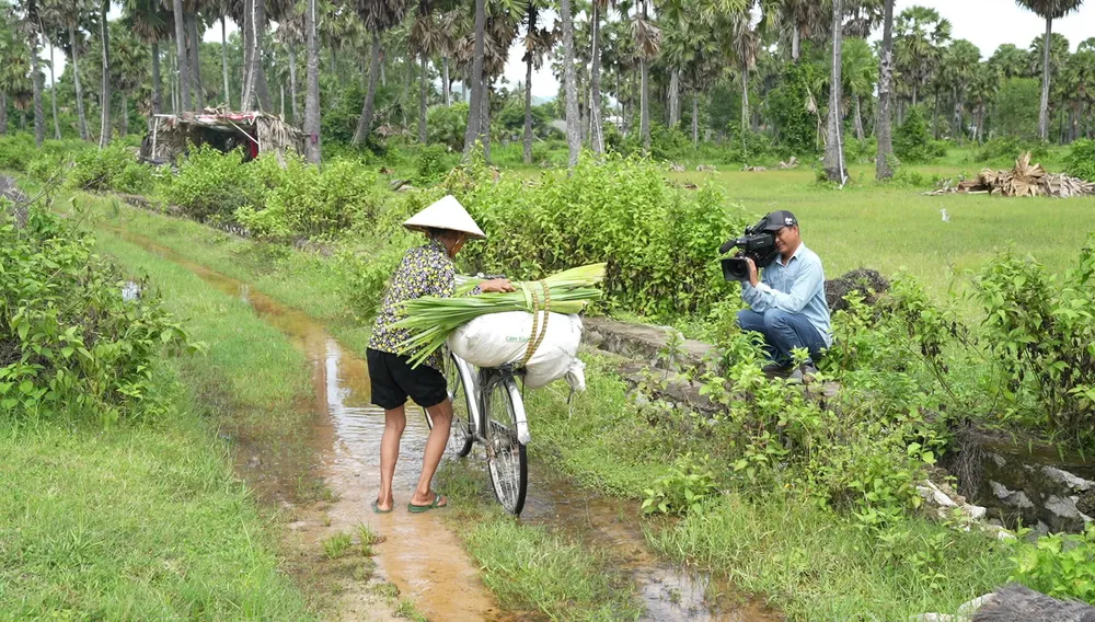 Đi tìm nghề độc lạ ở miền Tây - Ảnh 1.