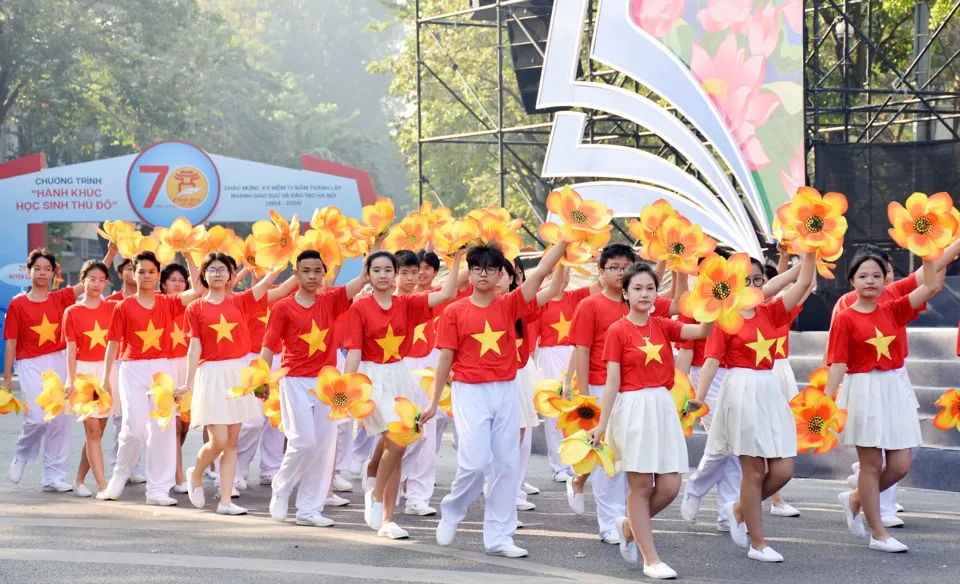 Hành khúc học sinh Thủ đô: Mãn nhãn, sôi động và tự hào - Ảnh 8.