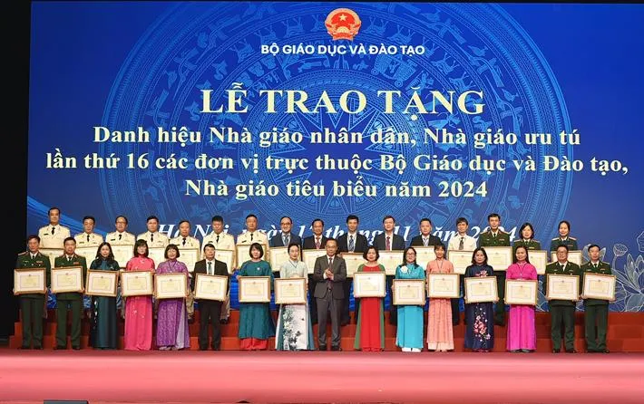 Tôn vinh Nhà giáo nhân dân, Nhà giáo ưu tú, Nhà giáo tiêu biểu năm 2024  - Ảnh 10.