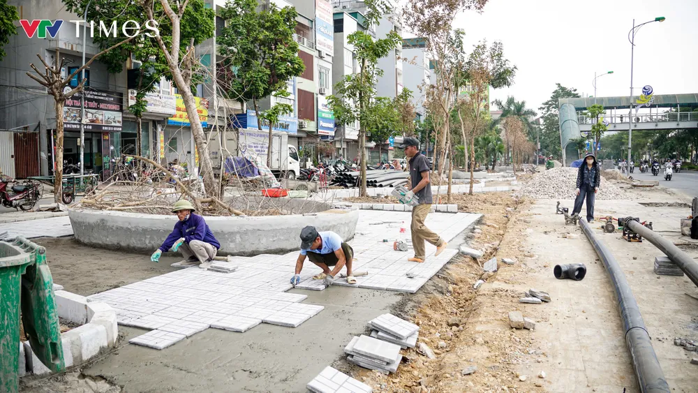 Hà Nội: Chỉnh trang, cải tạo vỉa hè dịp cuối năm  - Ảnh 1.