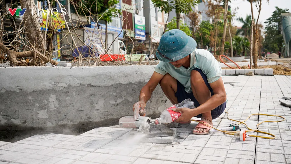 Hà Nội: Chỉnh trang, cải tạo vỉa hè dịp cuối năm  - Ảnh 3.