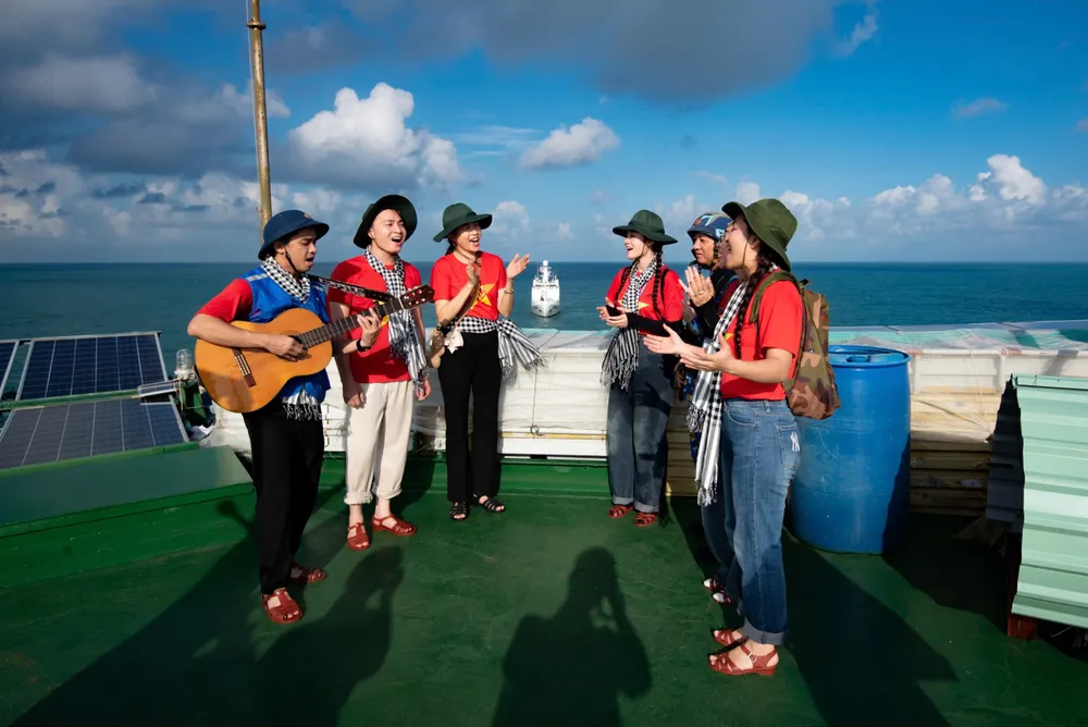 Những chuyến hải tr&igrave;nh nối đất liền - đảo xa - Ảnh 2.