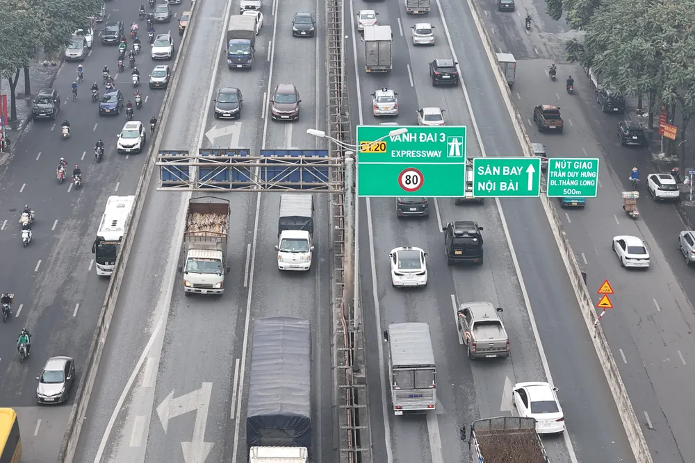Cửa ngõ Hà Nội ùn tắc nhẹ trong ngày làm việc cuối cùng trước kỳ nghỉ Tết - Ảnh 5.