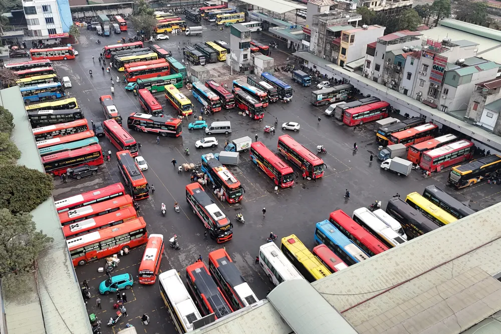 Cửa ngõ Hà Nội ùn tắc nhẹ trong ngày làm việc cuối cùng trước kỳ nghỉ Tết - Ảnh 7.