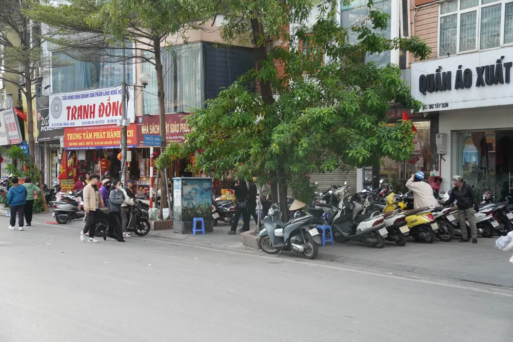 Chật kín người dâng hương cầu an tại chùa Phúc Khánh Xuân 2025 - Ảnh 11. Chật kín người dâng hương cầu an tại chùa Phúc Khánh Xuân 2025 - Ảnh 11.