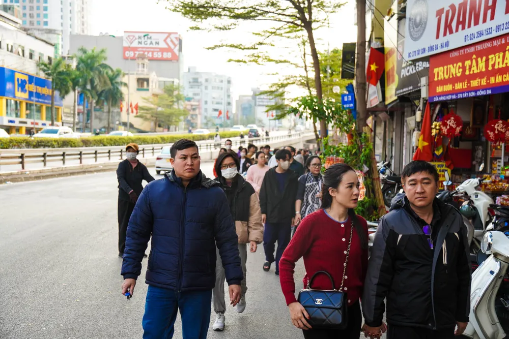 Chật kín người dâng hương cầu an tại chùa Phúc Khánh Xuân 2025 - Ảnh 14. Chật kín người dâng hương cầu an tại chùa Phúc Khánh Xuân 2025 - Ảnh 14.