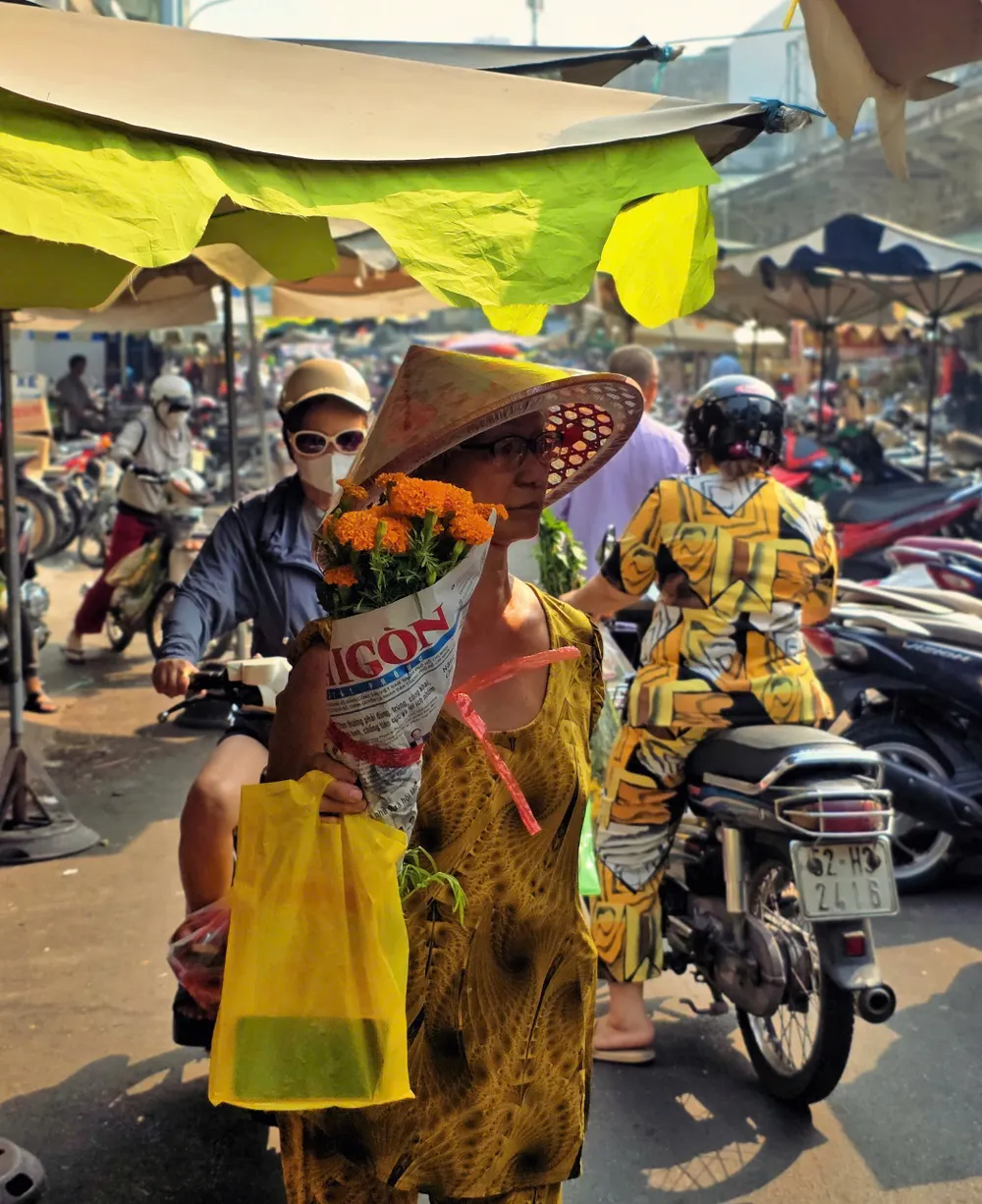 Chợ truyền thống nhộn nhịp ngày vía Thần Tài - Ảnh 1. Chợ truyền thống nhộn nhịp ngày vía Thần Tài - Ảnh 1.