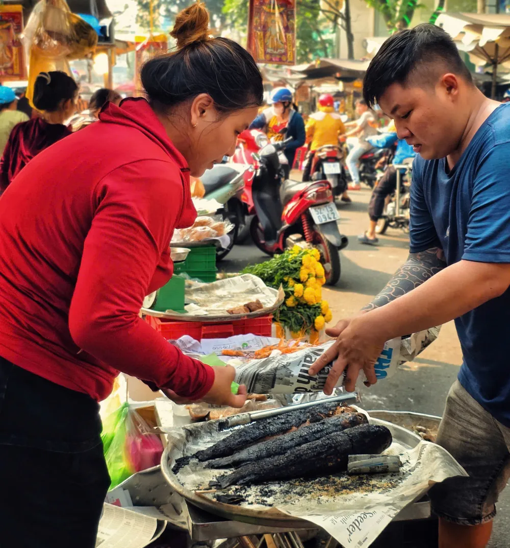 Chợ truyền thống nhộn nhịp ngày vía Thần Tài - Ảnh 6. Chợ truyền thống nhộn nhịp ngày vía Thần Tài - Ảnh 6.