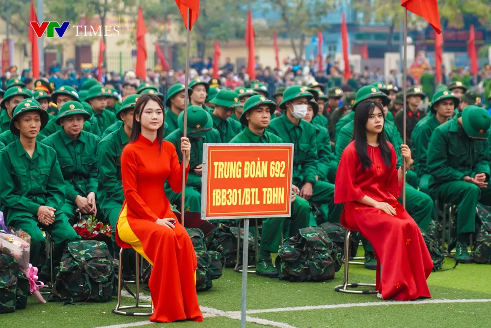 Lễ giao nhận quân 2025 tại Hà Nội: Ngày hội lên đường bảo vệ Tổ quốc - Ảnh 3. Lễ giao nhận quân 2025 tại Hà Nội: Ngày hội lên đường bảo vệ Tổ quốc - Ảnh 3.