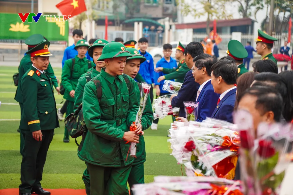 Lễ giao nhận quân 2025 tại Hà Nội: Ngày hội lên đường bảo vệ Tổ quốc - Ảnh 17. Lễ giao nhận quân 2025 tại Hà Nội: Ngày hội lên đường bảo vệ Tổ quốc - Ảnh 17.