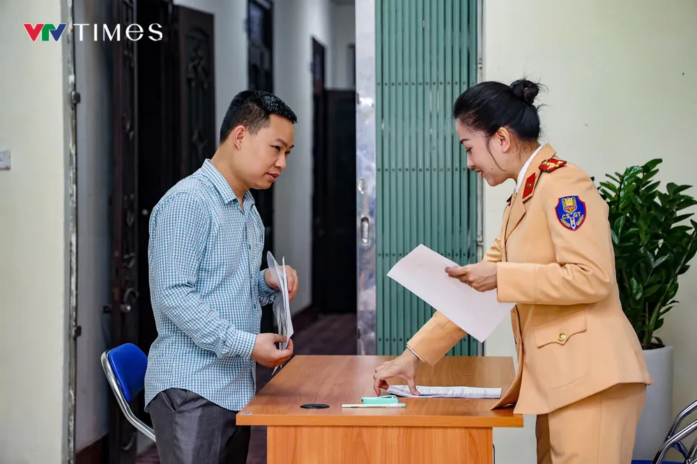 Hà Nội: Cấp đổi giấy phép lái xe nhanh gọn, không còn cảnh xếp hàng dài - Ảnh 9. Hà Nội: Cấp đổi giấy phép lái xe nhanh gọn, không còn cảnh xếp hàng dài - Ảnh 9.
