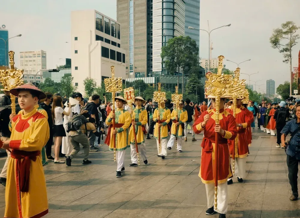 Hơn 3.000 người tham gia Đồng diễn dân vũ với áo dài mừng ngày Quốc tế phụ nữ - Ảnh 7. Hơn 3.000 người tham gia Đồng diễn dân vũ với áo dài mừng ngày Quốc tế phụ nữ - Ảnh 7.