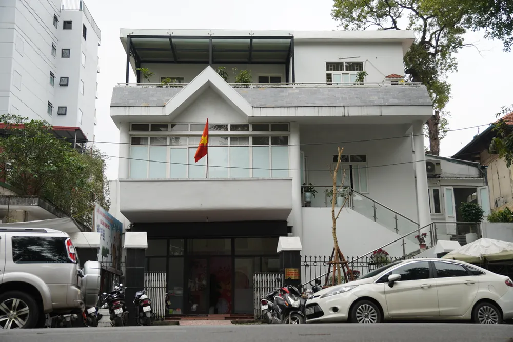 Quận Hoàn Kiếm: Di dời cơ quan, tháo dỡ Hàm cá mập đã được nghiên cứu từ nhiều năm trước - Ảnh 3.