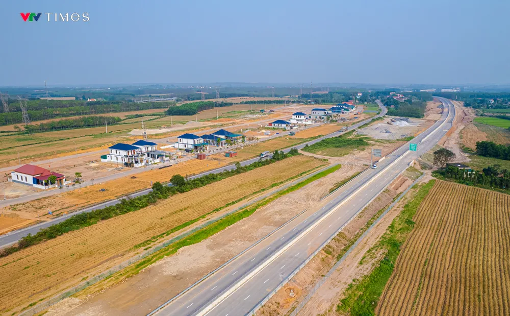 Diện mạo cao tốc Bắc - Nam qua Quảng Bình sau 2 năm thi công - Ảnh 12. Diện mạo cao tốc Bắc - Nam qua Quảng Bình sau 2 năm thi công - Ảnh 12.