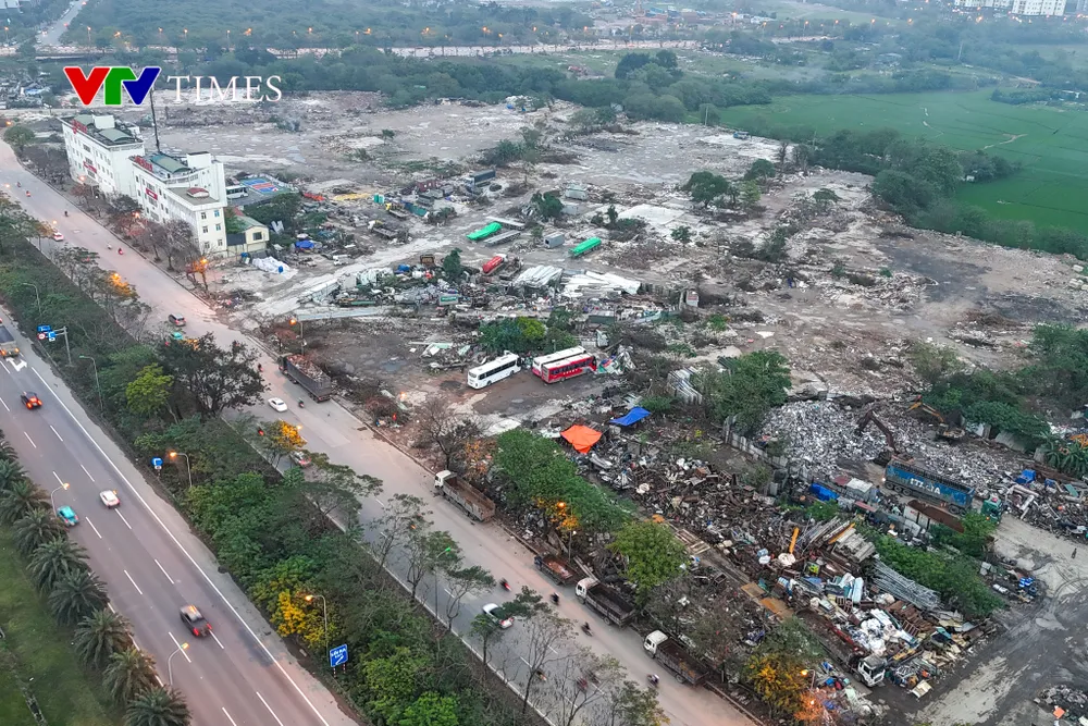Hà Nội: Gấp rút di dời bãi phế liệu khủng ở phường Mễ Trì - Ảnh 11.