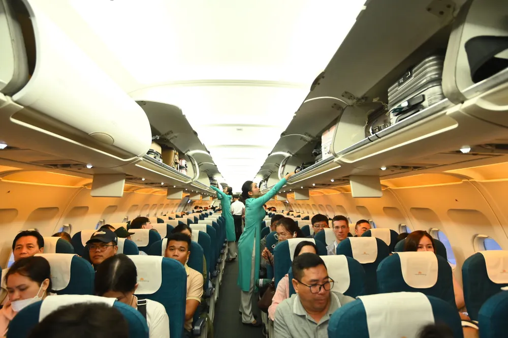 Nhà ga T3 Tân Sơn Nhất chính thức khai thác chuyến bay đầu tiên - Ảnh 12. Nhà ga T3 Tân Sơn Nhất chính thức khai thác chuyến bay đầu tiên - Ảnh 12.