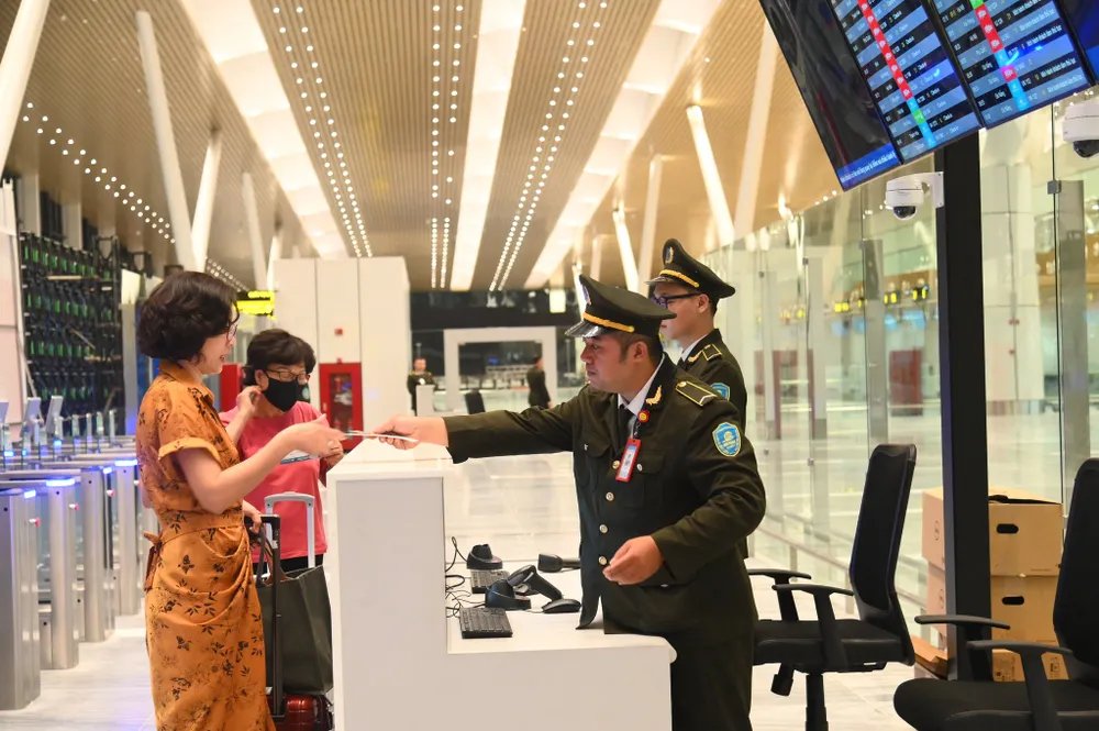 Nhà ga T3 Tân Sơn Nhất chính thức khai thác chuyến bay đầu tiên - Ảnh 4. Nhà ga T3 Tân Sơn Nhất chính thức khai thác chuyến bay đầu tiên - Ảnh 4.