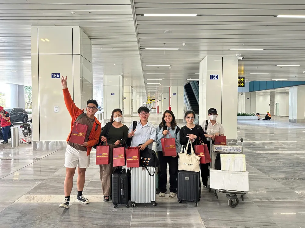 Nhà ga T3 Tân Sơn Nhất chính thức khai thác chuyến bay đầu tiên - Ảnh 10. Nhà ga T3 Tân Sơn Nhất chính thức khai thác chuyến bay đầu tiên - Ảnh 10.