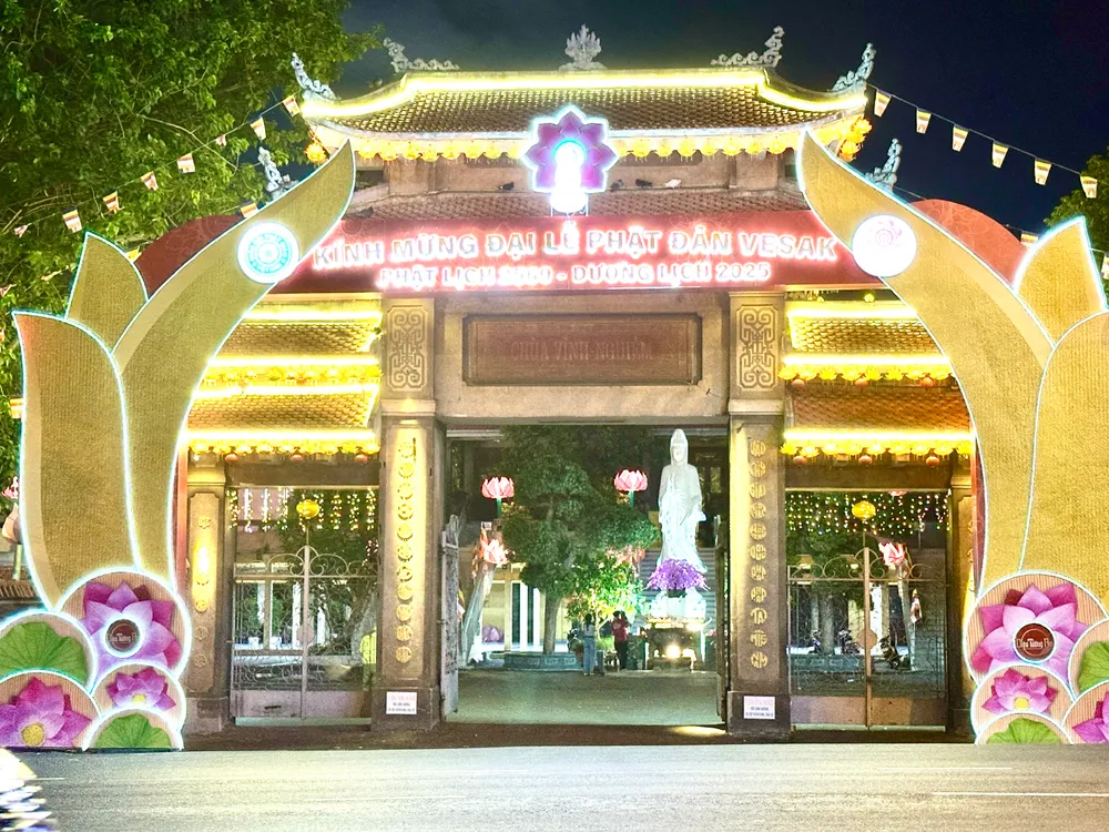 TP Hồ Chí Minh hân hoan chào đón Đại lễ Vesak Liên Hợp Quốc 2025 - Ảnh 8. TP Hồ Chí Minh hân hoan chào đón Đại lễ Vesak Liên Hợp Quốc 2025 - Ảnh 8.