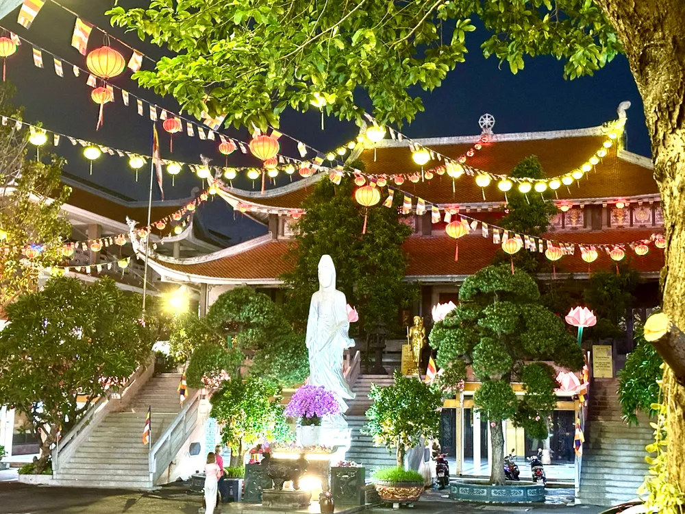 TP Hồ Chí Minh hân hoan chào đón Đại lễ Vesak Liên Hợp Quốc 2025 - Ảnh 9. TP Hồ Chí Minh hân hoan chào đón Đại lễ Vesak Liên Hợp Quốc 2025 - Ảnh 9.
