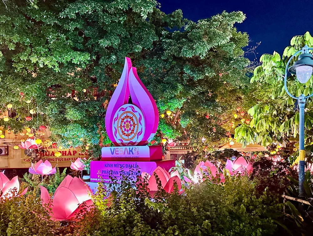 TP Hồ Chí Minh hân hoan chào đón Đại lễ Vesak Liên Hợp Quốc 2025 - Ảnh 3. TP Hồ Chí Minh hân hoan chào đón Đại lễ Vesak Liên Hợp Quốc 2025 - Ảnh 3.