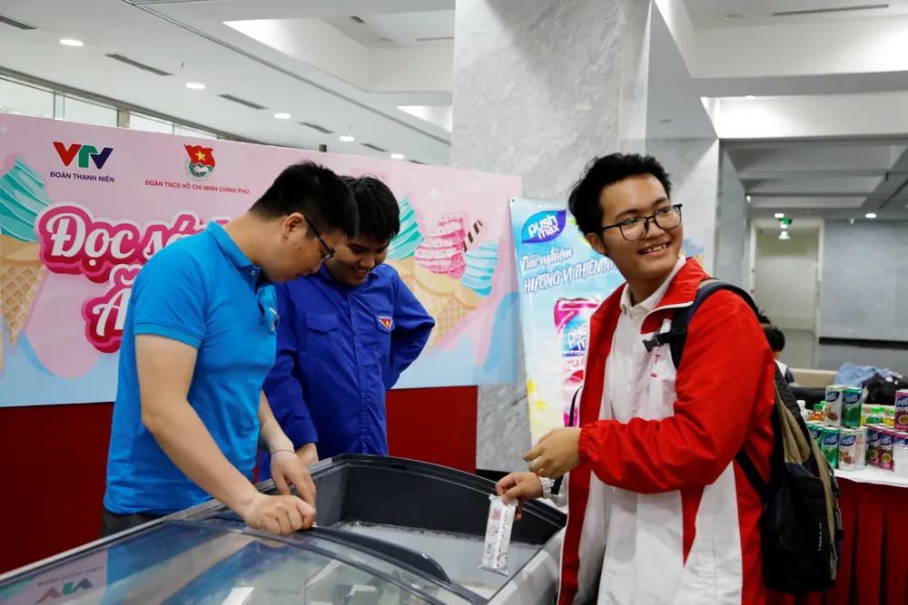 Tưng bừng hội sách thanh niên chào mừng 100 năm ngày Báo chí cách mạng Việt Nam - Ảnh 23.