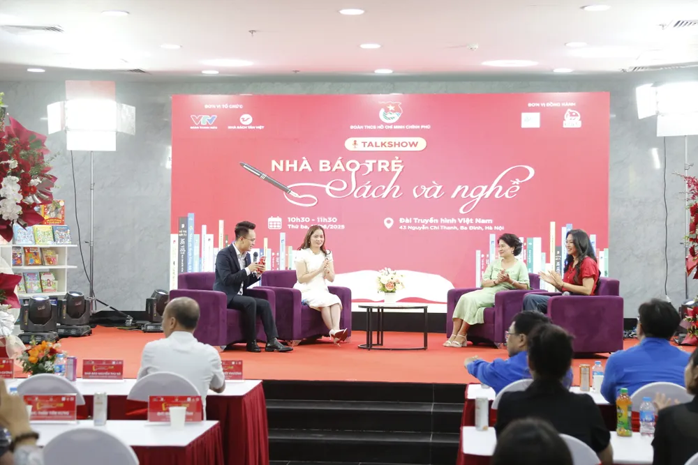 Tưng bừng hội sách thanh niên chào mừng 100 năm ngày Báo chí cách mạng Việt Nam - Ảnh 24.