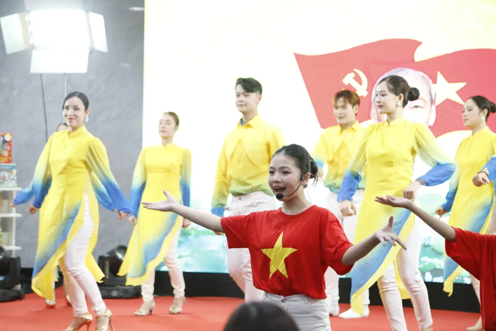 Tưng bừng hội sách thanh niên chào mừng 100 năm ngày Báo chí cách mạng Việt Nam - Ảnh 29.