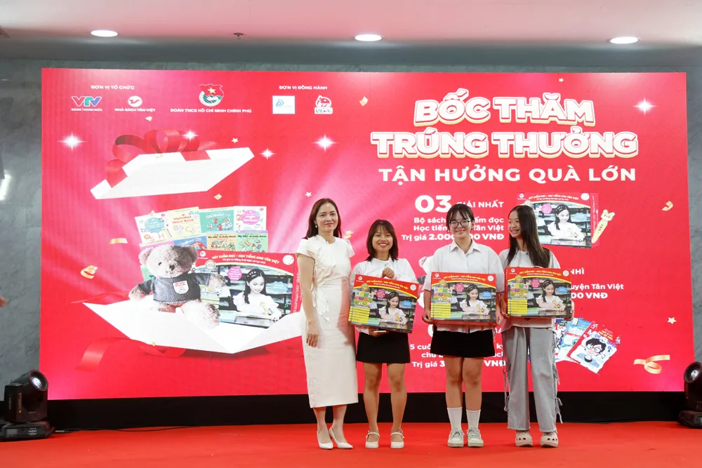 Tưng bừng hội sách thanh niên chào mừng 100 năm ngày Báo chí cách mạng Việt Nam - Ảnh 34.