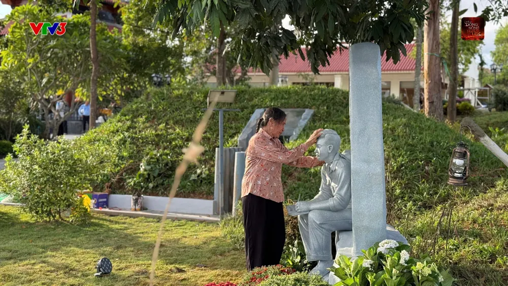 "Lời tri ân - Dòng sông Hoa Lửa": Đêm nghệ thuật sử thi tái hiện huyền thoại bến phà Long Đại (THTT 20h10, VTV1) - Ảnh 5.