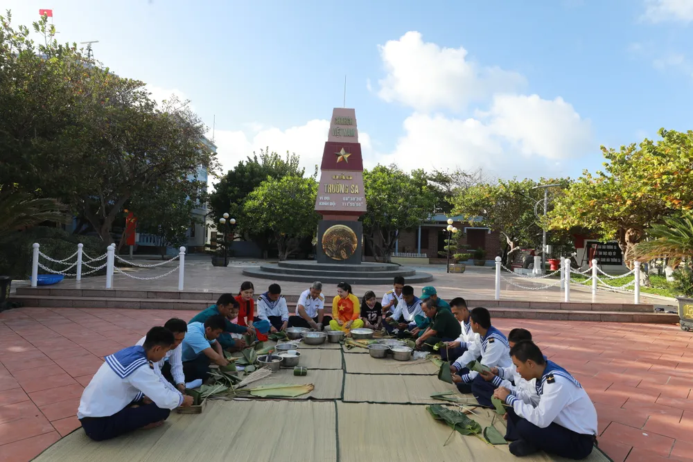 Khi m&ugrave;a xu&acirc;n &ldquo;neo&rdquo; lại giữa tr&ugrave;ng khơi Trường Sa - Ảnh 3.