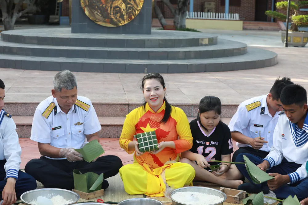 Khi m&ugrave;a xu&acirc;n &ldquo;neo&rdquo; lại giữa tr&ugrave;ng khơi Trường Sa - Ảnh 8.