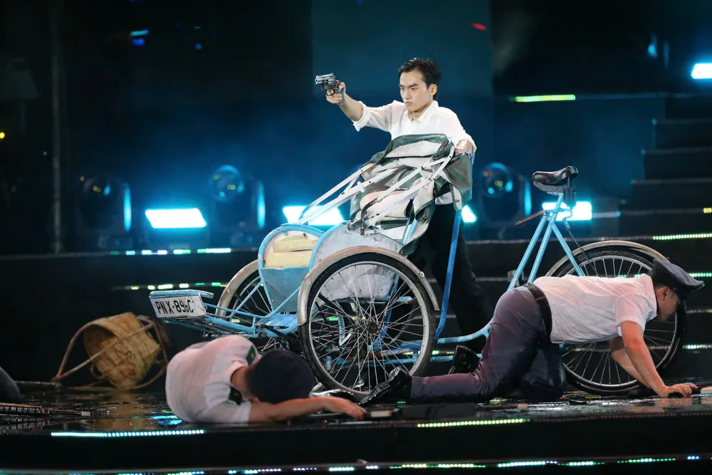 Đêm Gala “Tổ quốc bình yên”: Bản hùng ca dưới mưa và sức mạnh từ lòng dân - Ảnh 11.
