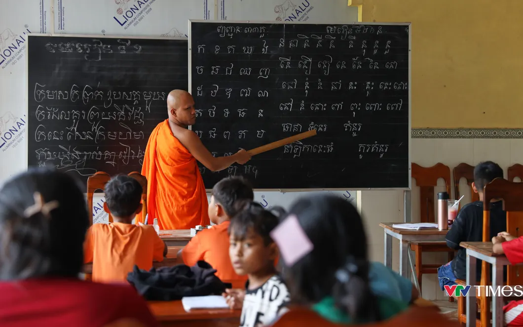 Mở lớp học miễn phí dạy chữ Khmer - nét đẹp ở chùa Nam Tông