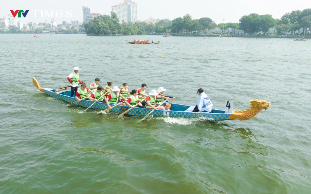 Sôi động Giải Bơi chải Thuyền rồng - Ván SUP Hồ Tây 2025