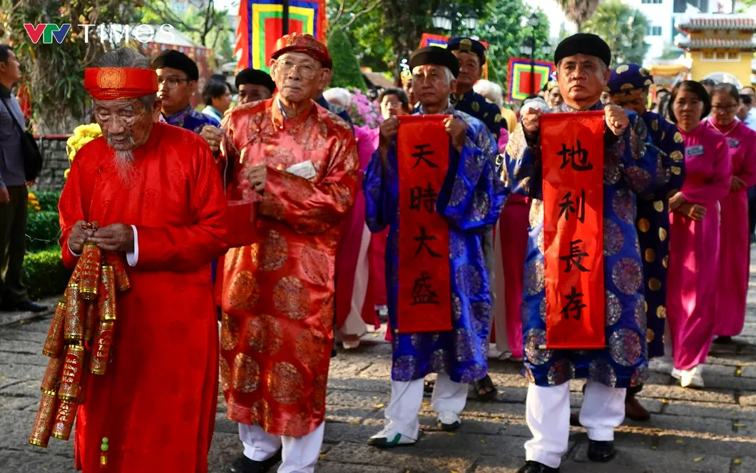 Người dân TP Hồ Chí Minh nô nức tham dự lễ Khai hạ - Cầu an