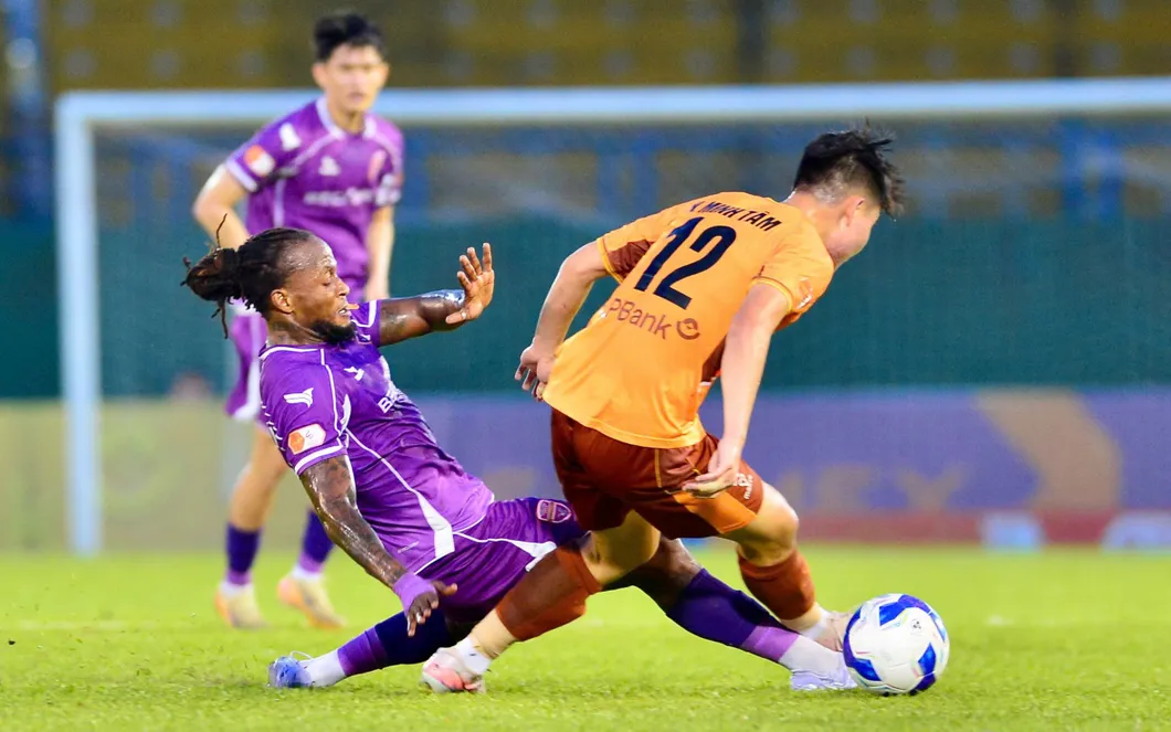 Đội từng 4 lần vô địch V.League ngậm ngùi xuống hạng