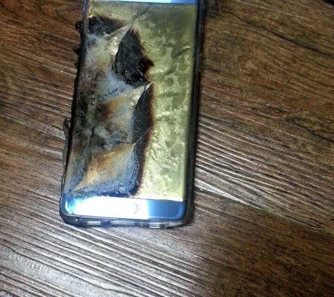 Galaxy Note 7 bất ngờ nổ tung khi đang sạc - Ảnh 4.