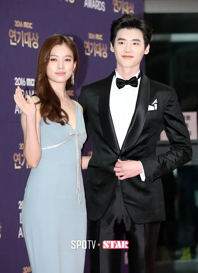 Lee Jong Suk - Han Hyo Joo thi nhau cuỗm giải tại MBC Drama Awards - Ảnh 1.