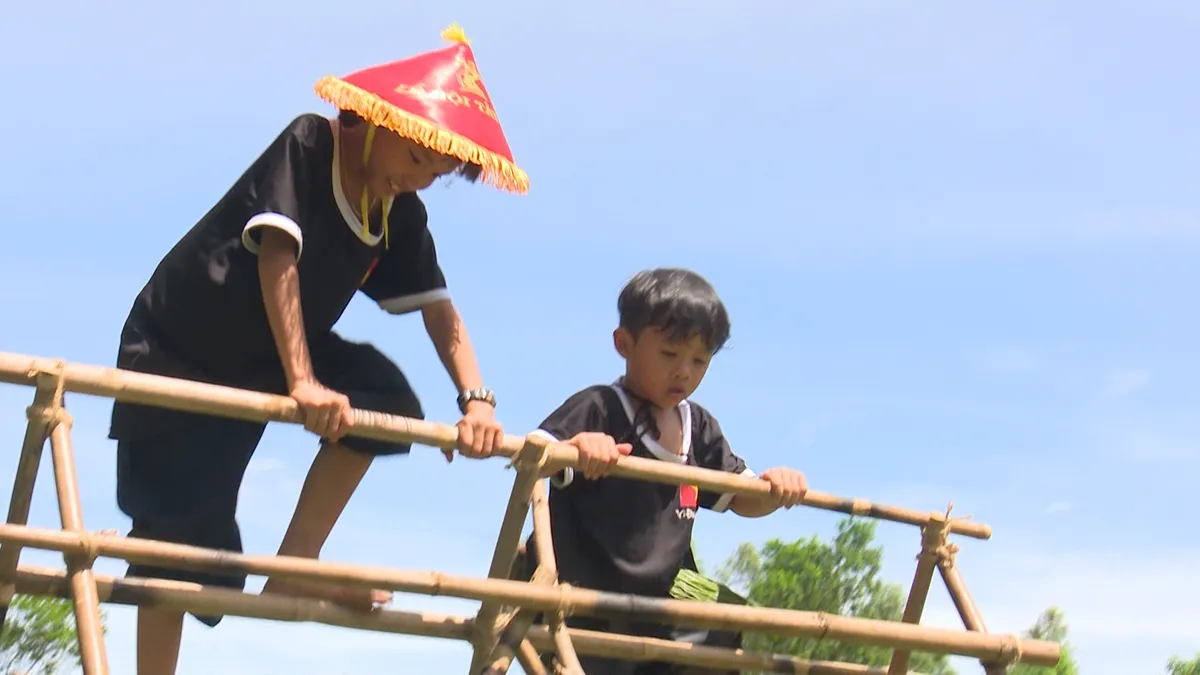 Bố ơi! Mình đi đâu thế? 3: Các bố trở thành những bà nội trợ đảm đang - Ảnh 87.