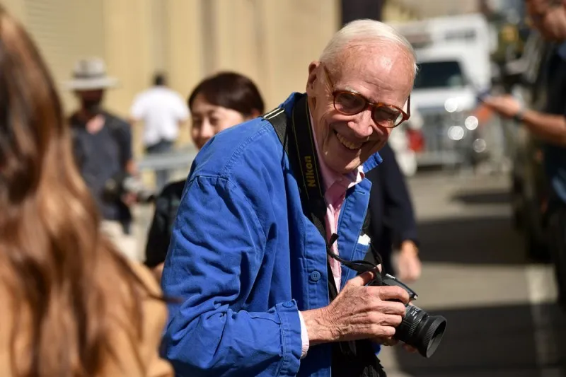 Huyền thoại Bill Cunningham xuất hiện tại tuần lễ thời trang NYFW - Ảnh 1.